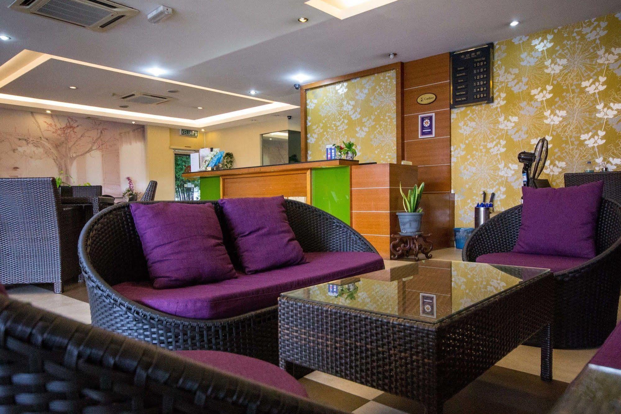 Sri Indar Hotel 2*